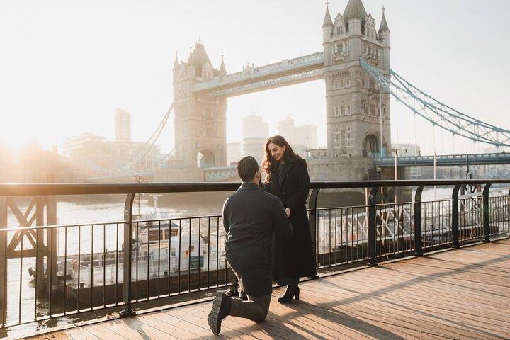 Iconic London Portraits Tour with Expert Local Photographer