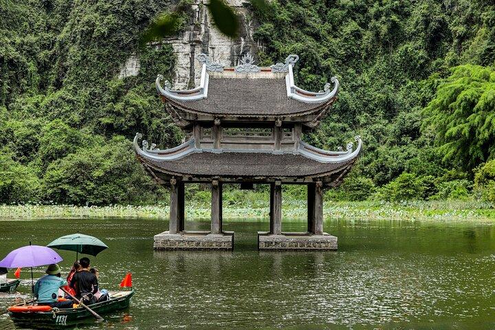 Ninh Binh Highlights: Deluxe Tour to Hoa Lu, Trang An, Mua Caves