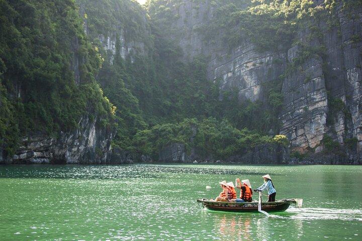 2 Days 1 Night Luxury Halong Bay Cruise Tour from Hanoi