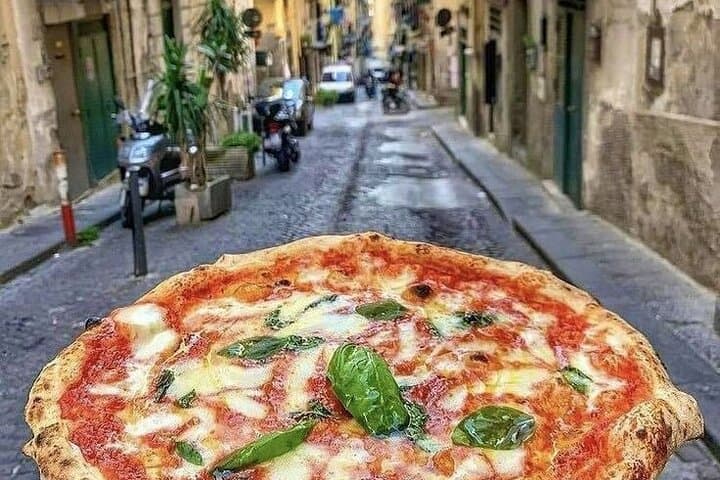Pompeii and Naples with Street Food from Sorrento and Naples