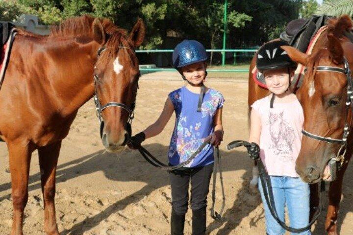 Sunrise Horse Riding Experience in Dubai Desert with Lake View
