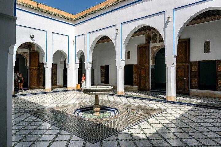 Marrakech: Bahia Palace, Saadian Tombs & Medina