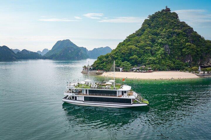 Hanoi: Halong Bay Luxury Hercules Cruises, Buffet & Sunset Party