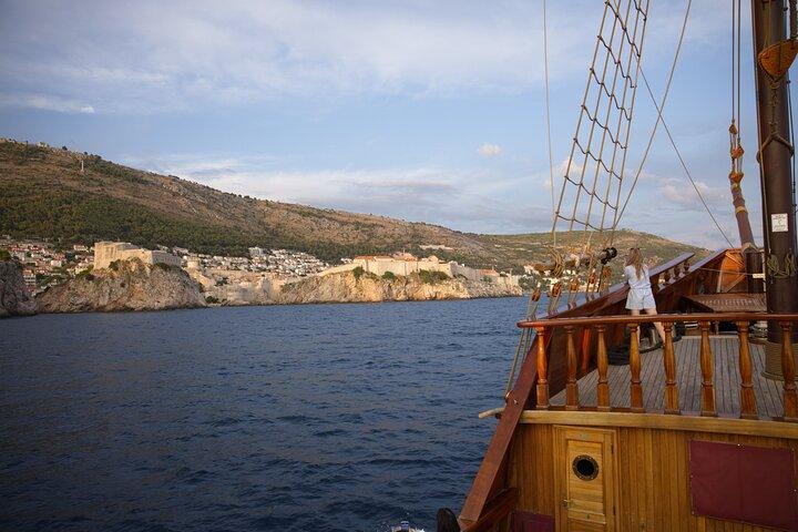 Dubrovnik Old Town Walking Tour and Cruise with Karaka