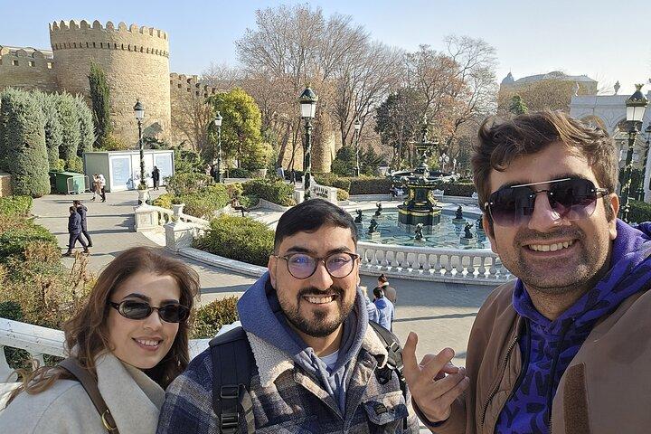 Baku: Stunning Walking Tour of Historical and Modern City