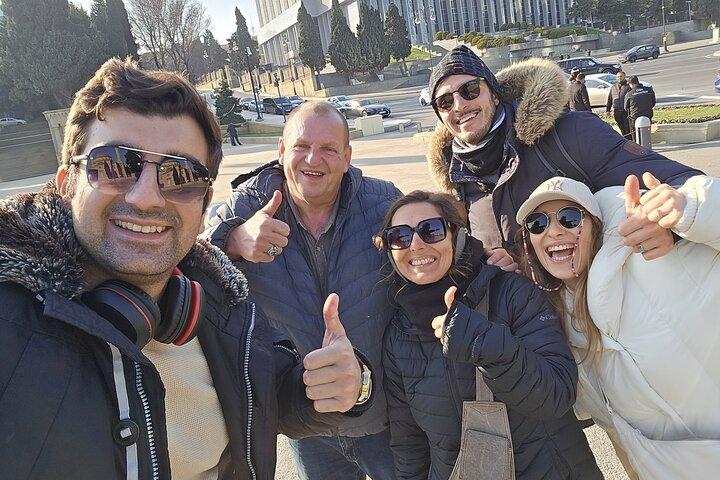 Baku: Stunning Walking Tour of Historical and Modern City