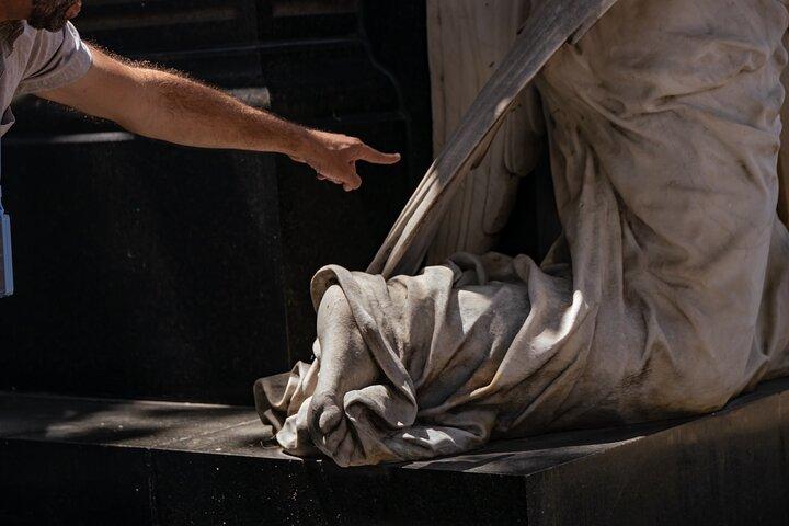 Recoleta Cemetery - Small Group Tour of History & Secrets