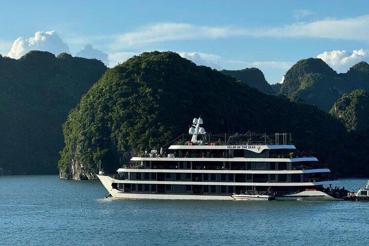 Lan Ha Bay and Halong Bay Luxury Overnight Cruise 2D1N from Hanoi