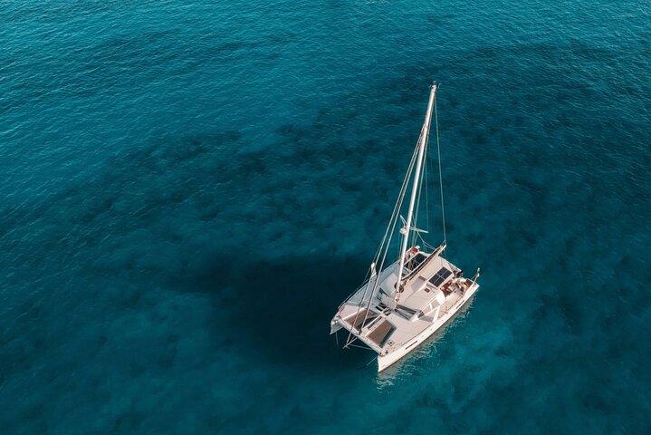 Mykonos: Private Catamaran Cruise—Lunch & Unlimited Drinks