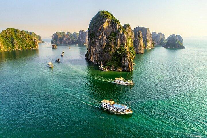 3 Days and 2 Nights Luxury Halong Bay Cruise from Hanoi