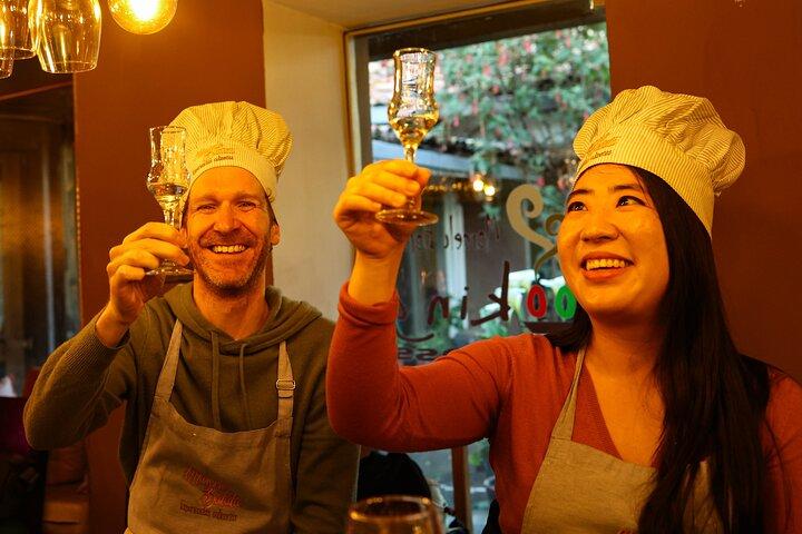 Pisco Bilingual Cocktail Class at Night