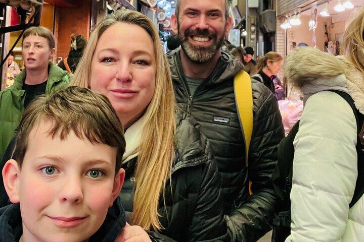 Nishiki Market Walking Food Tour with Local guide