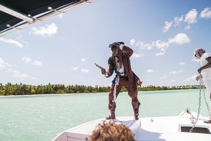 Montego Bay Catamaran: Snorkel Tour with Open Bar & Reggae DJ