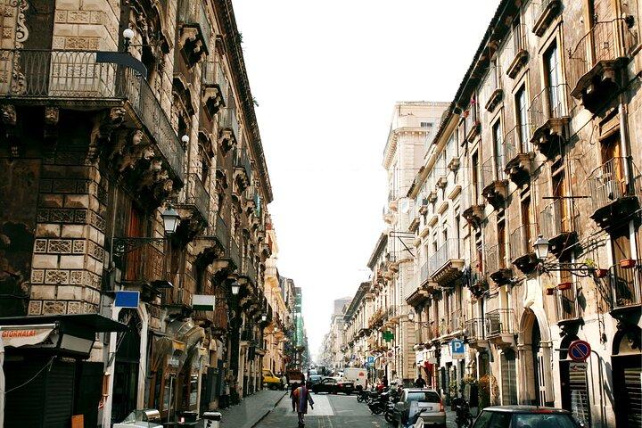 Catania Scavenger Hunt & Highlights Self-Guided Walking Tour
