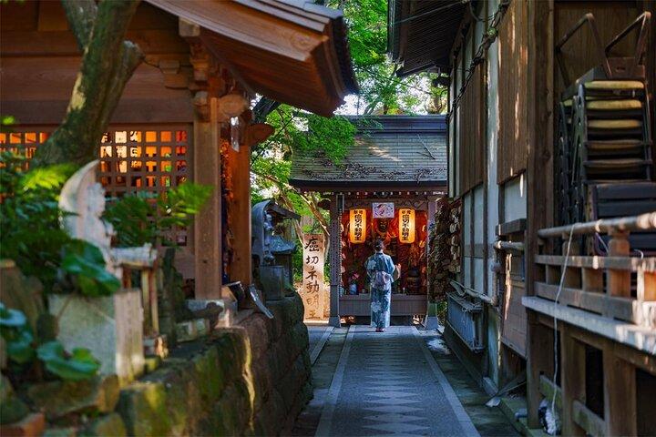 Kyushu Full Day Tour with Dazaifu Shrine,Cable car and Yufuin