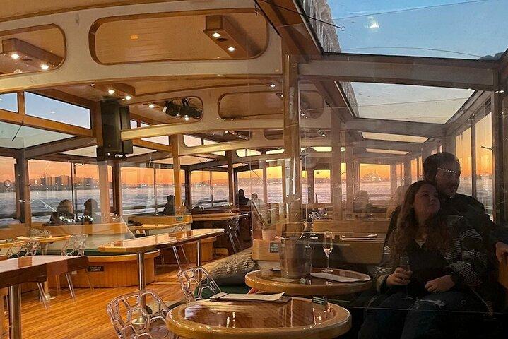 New York City: Champagne, Cheese, Caviar & Sightseeing Cruise