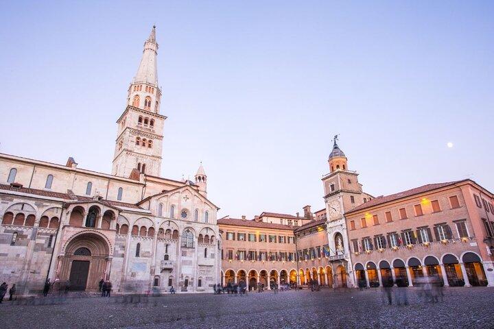 Modena: Discover the Food, Market & City Highlights Tour