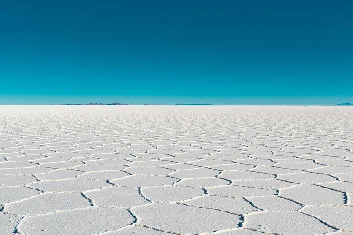 Discover Bolivia’s Salt Flats and Vibrant Lagoons 3D/2N
