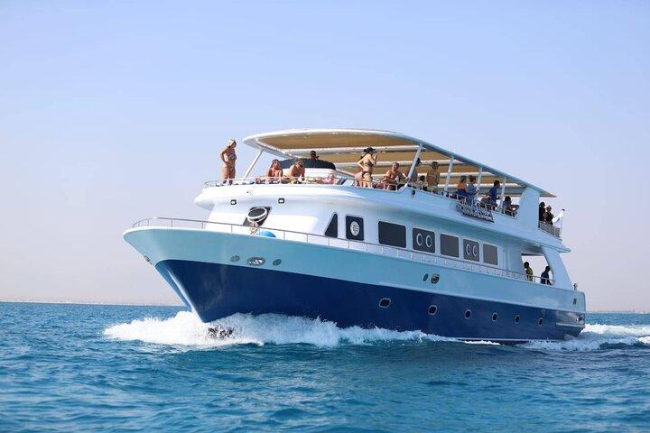 Ain Sokhna Day Trip On Yacht From Cairo