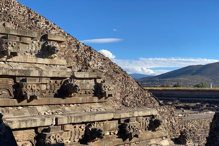Teotihuacan without shopping. Early access.