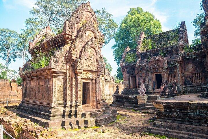 Siem Reap: Kulen Waterfalls and Banteay Srei Tour