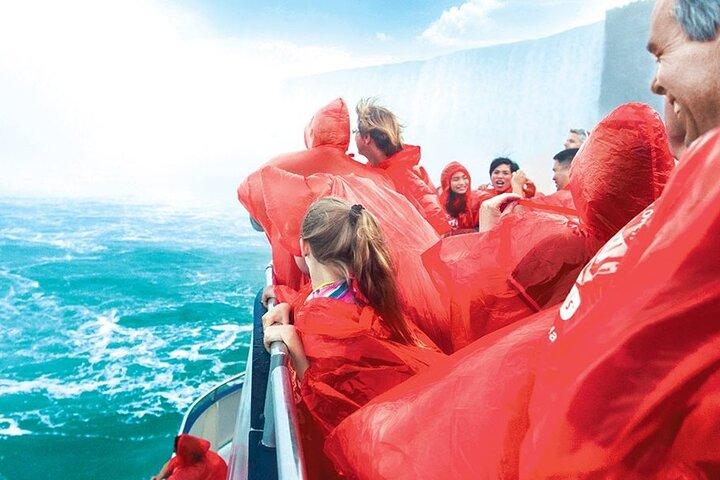 Niagara Falls Day Tour from Toronto with Boat Cruise and Lunch