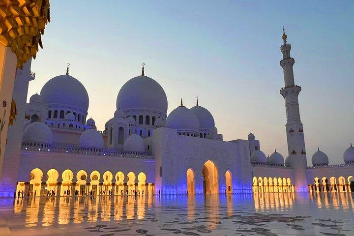 A Sharing Tour of Sunset at Sheikh Zayed Mosque Abu Dhabi