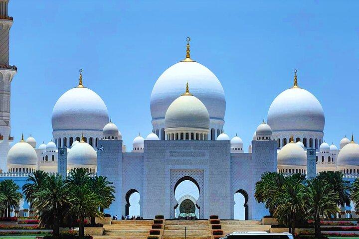 A Sharing Tour of Sunset at Sheikh Zayed Mosque Abu Dhabi
