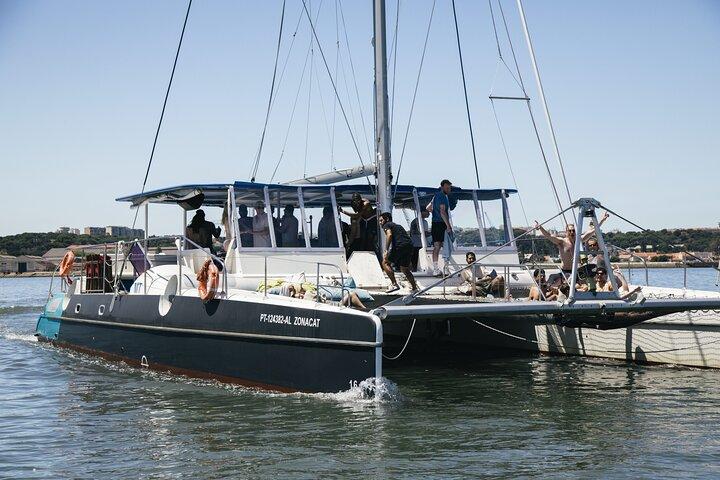 Boat Party in Lisbon with open bar, music and dives