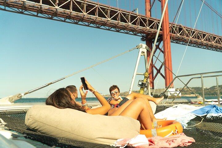 Boat Party in Lisbon with open bar, music and dives