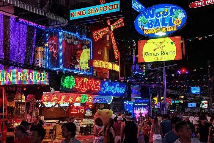 Central Thailand Walking Tour and visit Temple at Bangkok