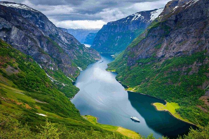 Guided tour to Viking Village, Nærøyfjorden Cruise & Flåm Railway