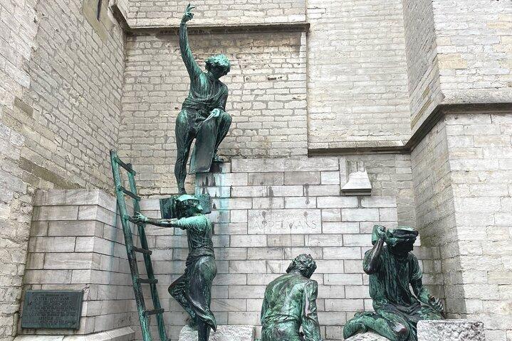 Antwerp Self-Guided City Walking Tour & Scavenger Hunt