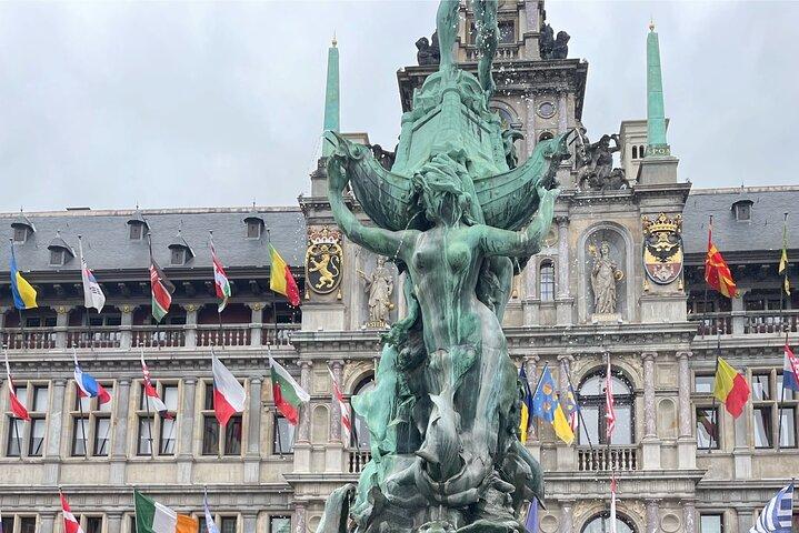 Antwerp Self-Guided City Walking Tour & Scavenger Hunt
