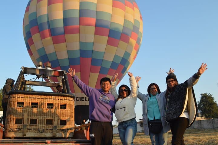 Balloon Flight with Breakfast and Transportation from CDMX