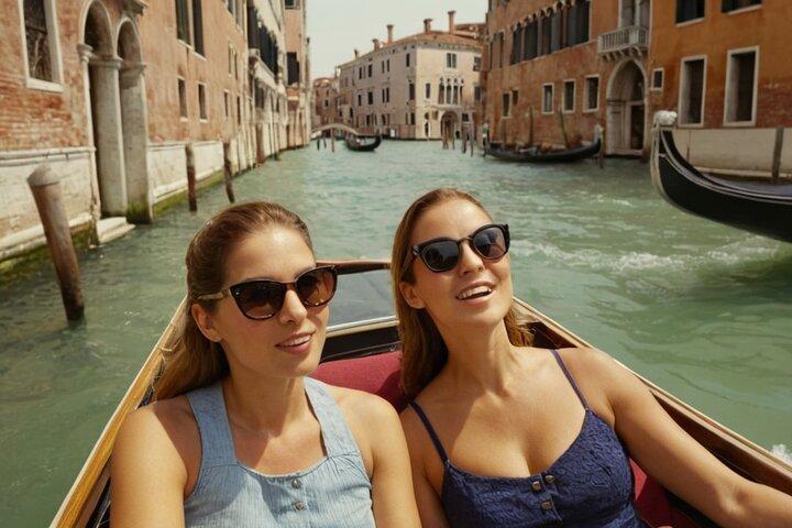 Venice: St. Mark's Square and Rialto with 30 minutes Gondola Ride