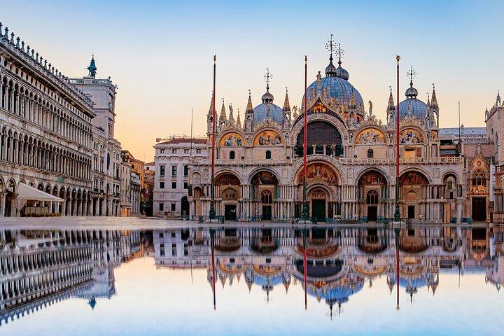 St. Mark’s Basilica & Doge’s Palace Guided Tour with Gondola Ride