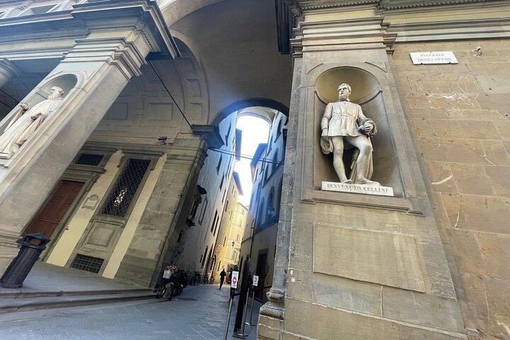 Florence: Uffizi Gallery Audio Guided Tour led by Tour Leader