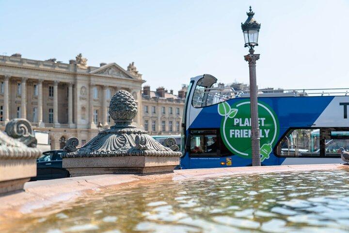 Louvre Museum Guided Tour with 1-Day Hop-On Hop-Off Bus Ticket