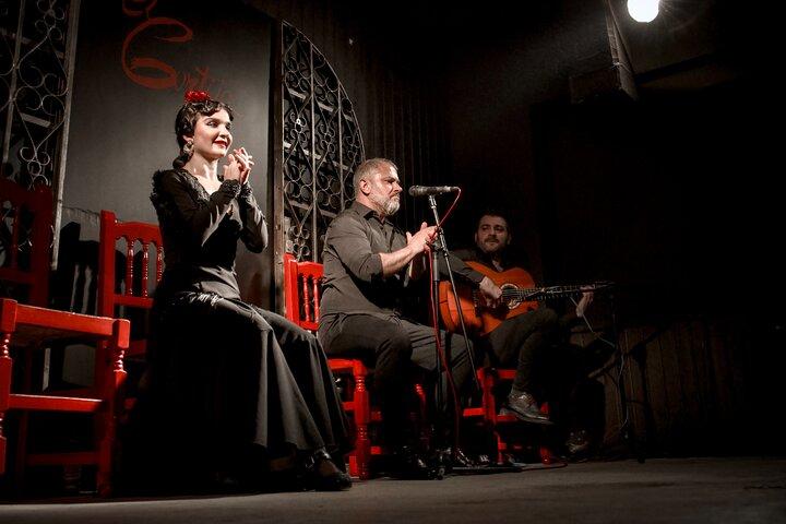 Madrid: Local Flamenco Show with Tapas at El Cortijo