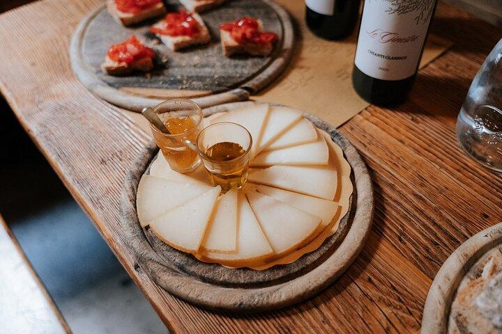 Niagara-on-the-Lake Guided Food Tour with Ice Wine & Poutine