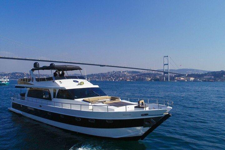 Bosphorus Night Cruise Experience on the Luxury Yacht