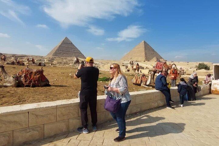 8 hours Cairo Day Tour Giza Pyramids ,Memphis City & Sakkara