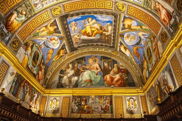 VIP PRIVATE: EL Escorial Monastery & Palace complete experience