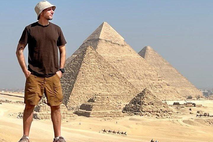 Luxury Pyramids Full Day Tour with Tour Guide and Private Car