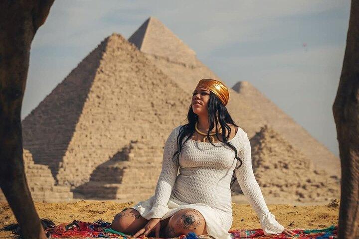 Luxury Pyramids Full Day Tour with Tour Guide and Private Car