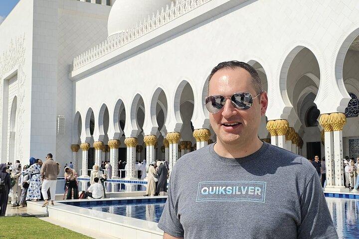 Dubai To Abu-Dhabi Tour:Grand Mosque, Emirates Palace & Corniche