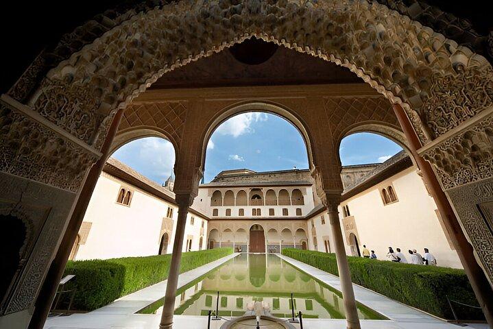 Alhambra, Nasrid Palaces & Generalife Reserved Access Tour
