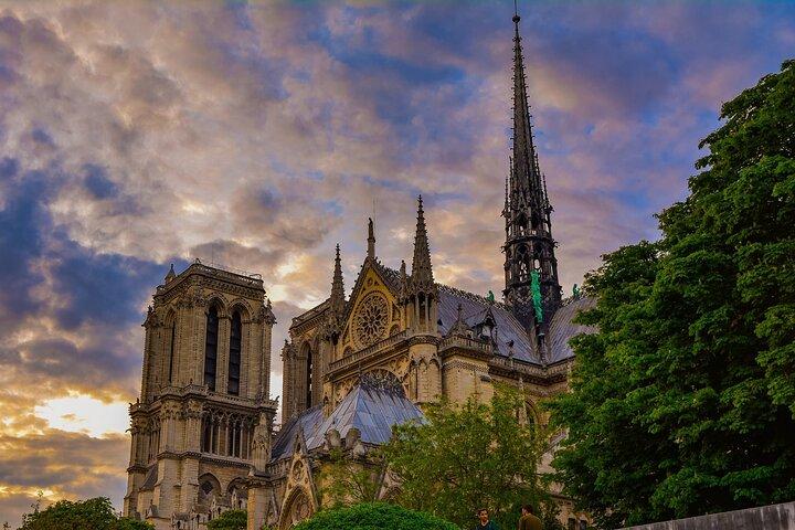 In the Heart of Paris Sainte Chapelle to Notre Dame - Small Group