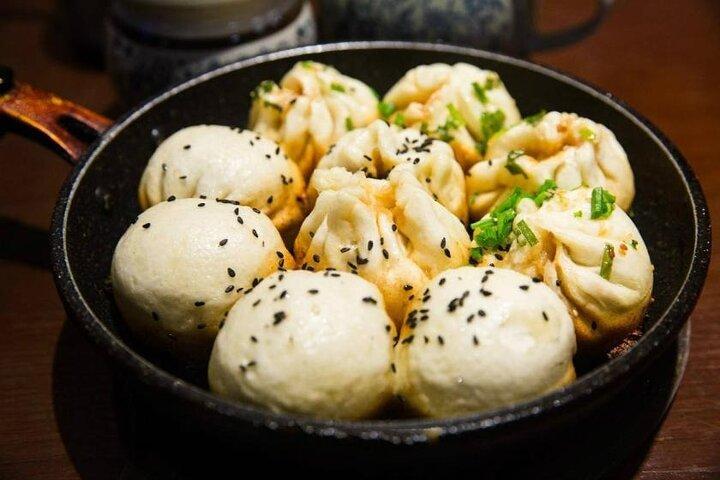 Shanghai Night River Cruise Tour and Yang's Dumpling Experience